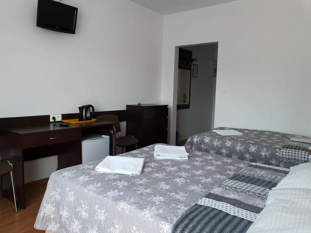 Astoria Apartment Dabki Luaran gambar