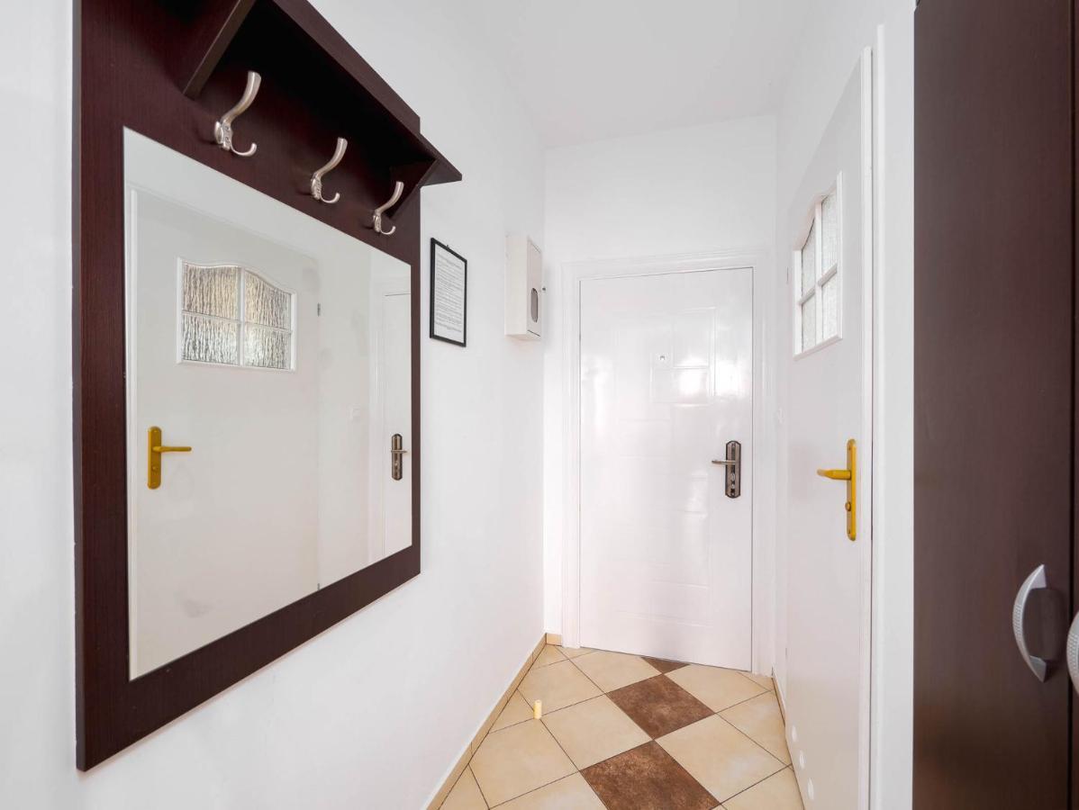 Astoria Apartment Dabki Luaran gambar
