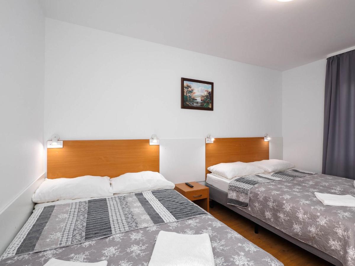 Astoria Apartment Dabki Luaran gambar